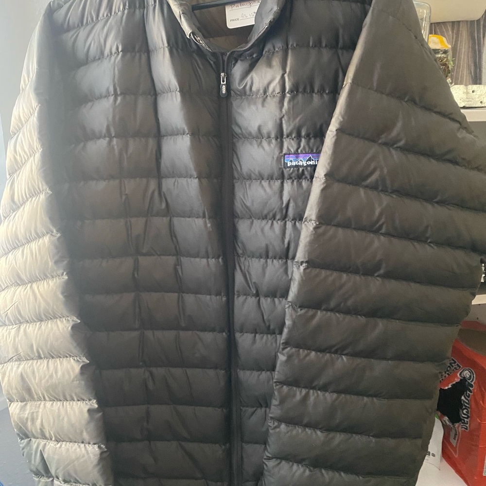 Patagonia Men's Dark Gray Puffer Jacket Rare. No longer selling online